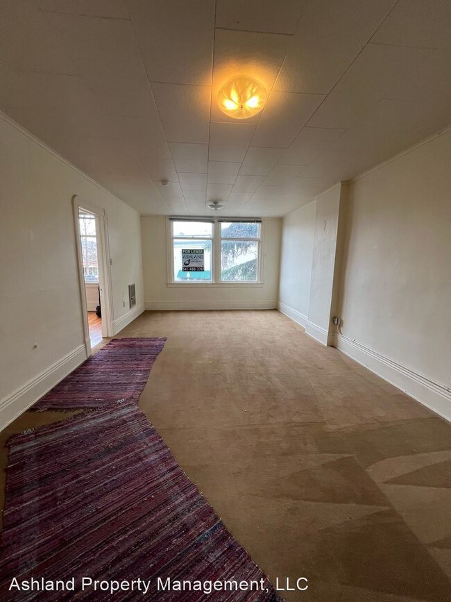Building Photo - 1 br, 1 bath House - 13 N Main St #3