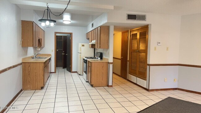 Building Photo - 1587 Bengal Dr