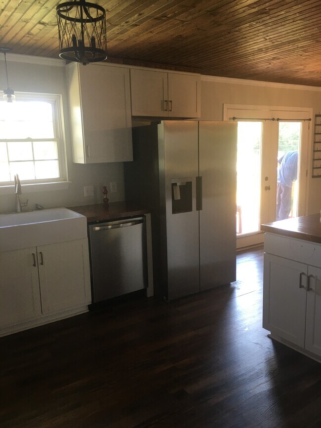 Foto del edificio - 98 Joan Dr