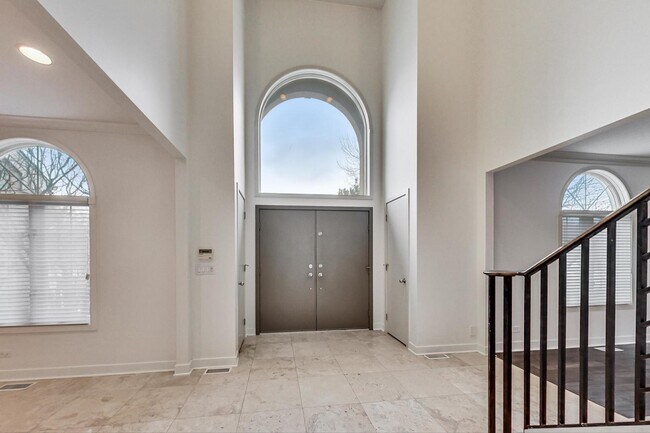 Foto del edificio - 2244 Tennyson Ln