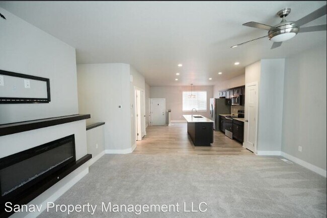 Foto del edificio - 3 br, 2.5 bath House - 1404 NE Polk Drive ...