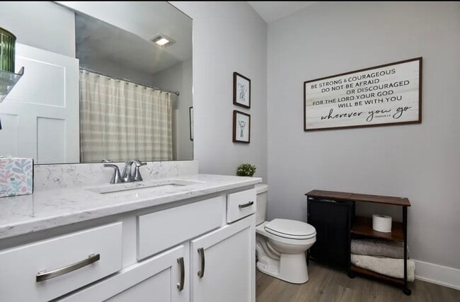 Building Photo - 2700 Yordi Dr
