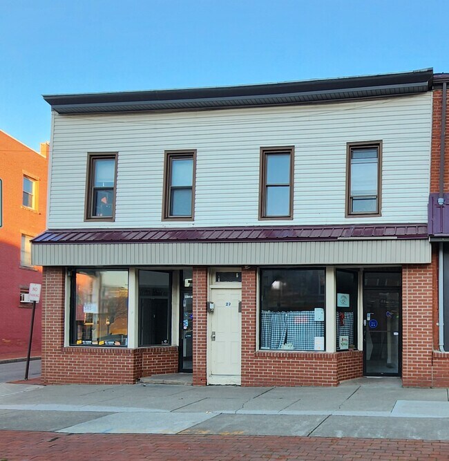Building Photo - 27 Main St