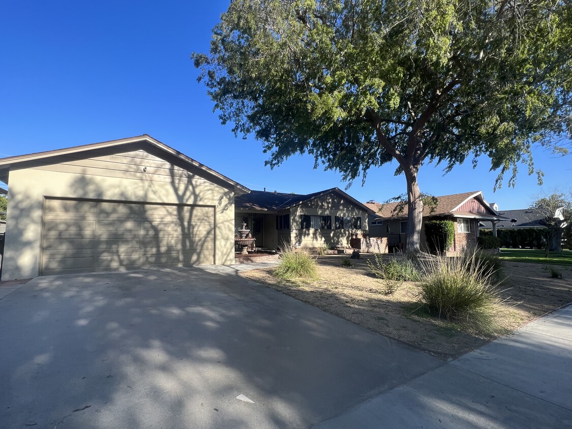 Primary Photo - 3627 Broadmoor Blvd N