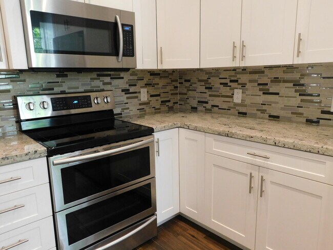 Building Photo - 5391 Verona Dr