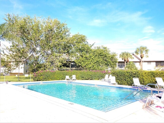 Building Photo - Seasonal Short-Term 2-Bedroom 2-Bath 2nd Floor Condo Located at Mission Lakes!