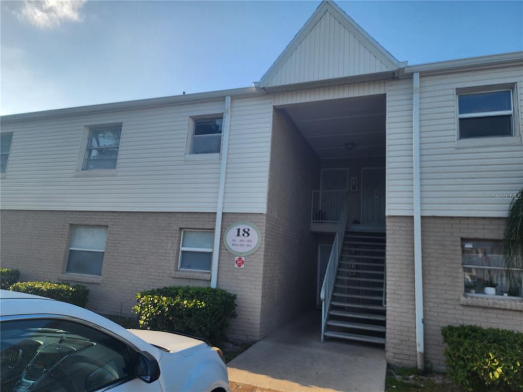 Primary Photo - 7210 N Manhattan Ave