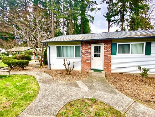 Building Photo - CHARMING SANDY APARTMENT HOME! W/S/G INCLU...