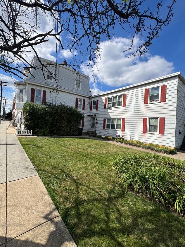 Foto principal - 1221 E Philadelphia St