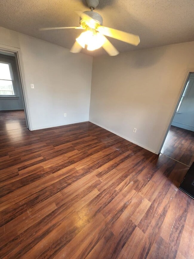 Foto del edificio - 2 Bedroom House- Ready for move in!