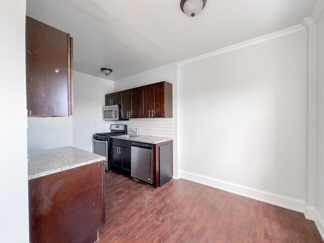 Building Photo - 6748 N Ashland Ave