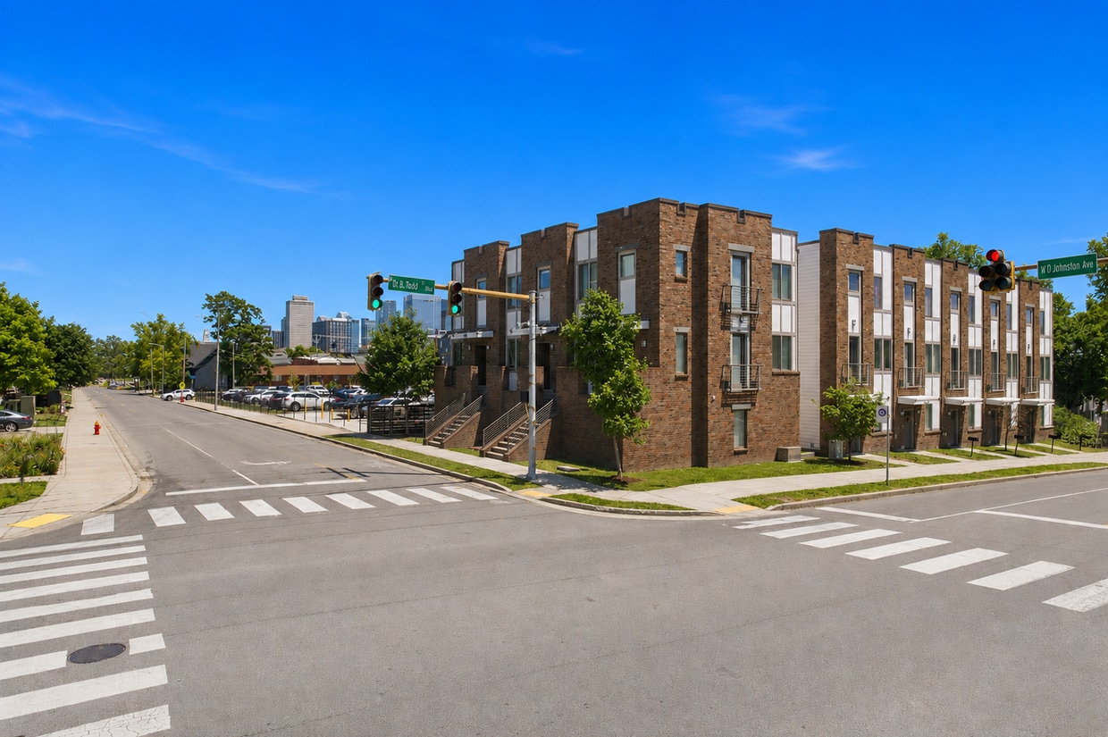 Modern 2 Bedroom Townhouse - Modern 2 Bedroom Townhouse