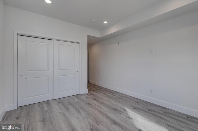 Foto del edificio - 2429 W Thompson St