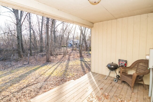 Building Photo - 2 bedroom / 1 bathroom Duplex for Rent in ...