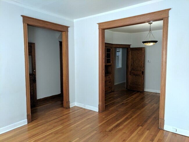 Building Photo - 5438 N Ashland Ave