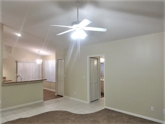Foto del edificio - 3334 Lakeview Cir