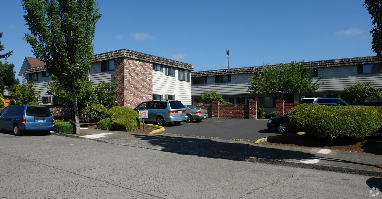Building Photo - 8023-8069 NE Flanders St
