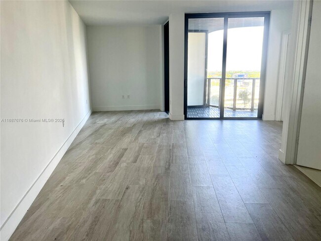 Foto del edificio - 121 NE 34th St