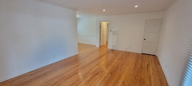 Foto del edificio - 3494 Rowena Ave