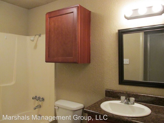 Foto del edificio - 1 br, 1 bath Apartment - 3009 S. QUINCY 1-8
