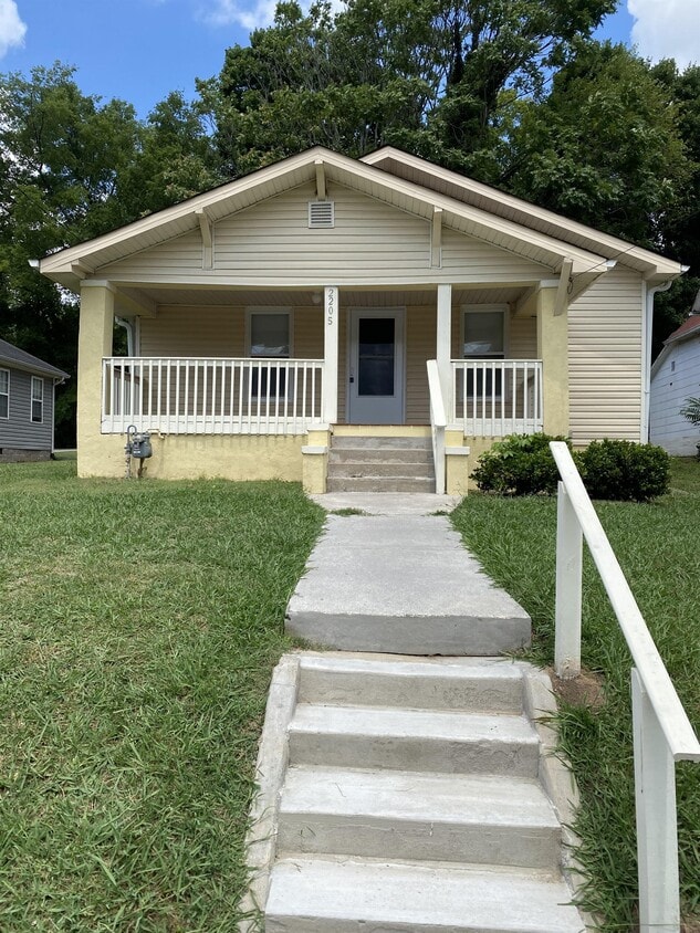 Primary Photo - 2205 McCalla Ave