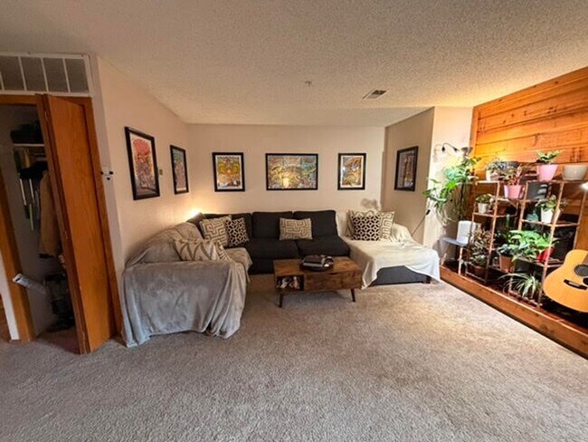 Foto del edificio - 2890 Shadow Creek Dr