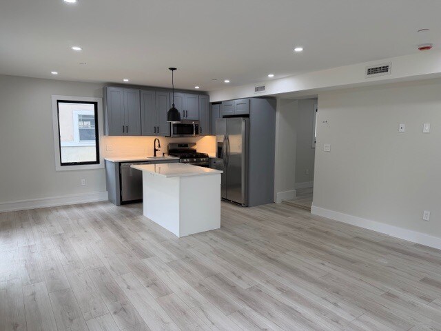 Foto del edificio - 23 Hudson Ave