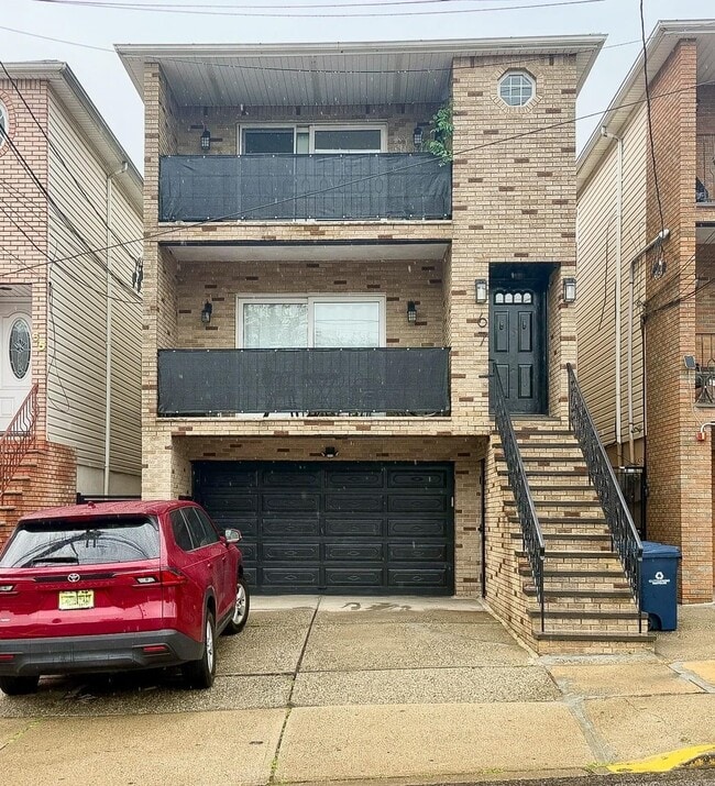 Building Photo - 67 71st St