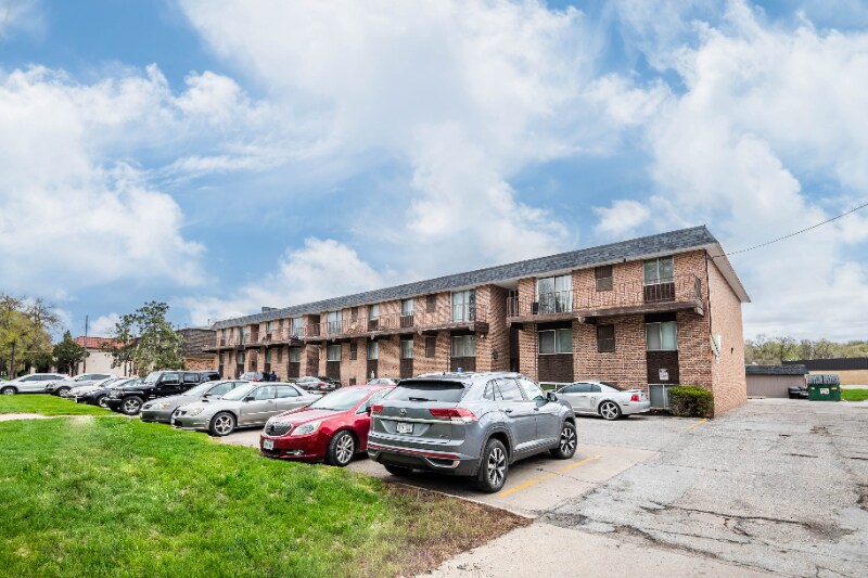 Primary Photo - 8002 Blondo St