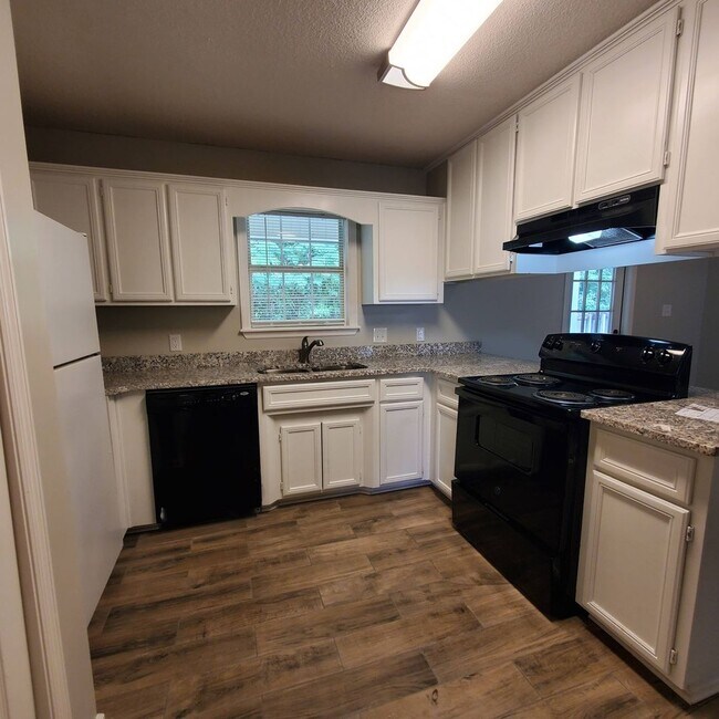 Foto del edificio - Charming 3-Bedroom Home with Private Fenced Yard in Valdosta, GA!