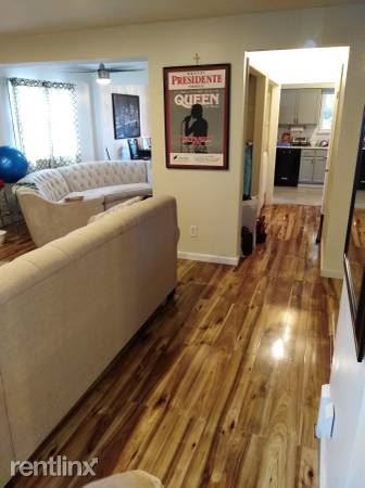 Building Photo - 3 br, 1.5 bath House - 111 Chrystal Dr