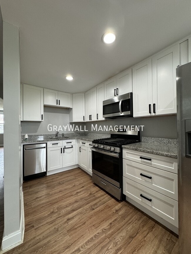 Building Photo - 480 Westmont Dr