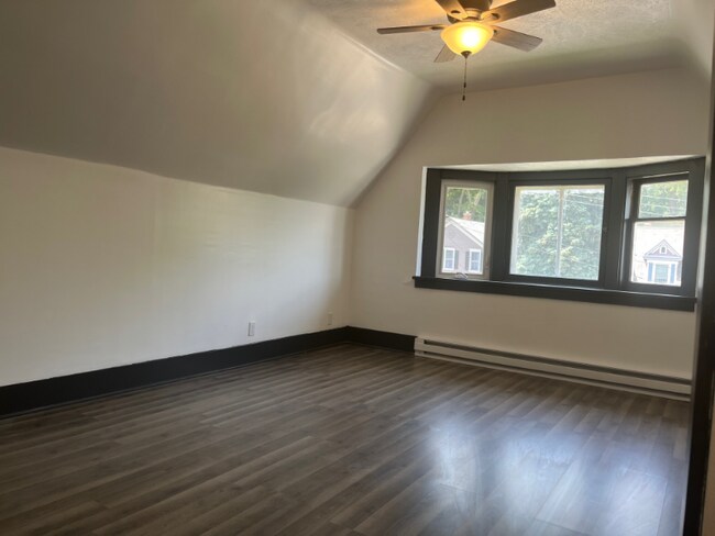 Building Photo - 135 Glen Ave