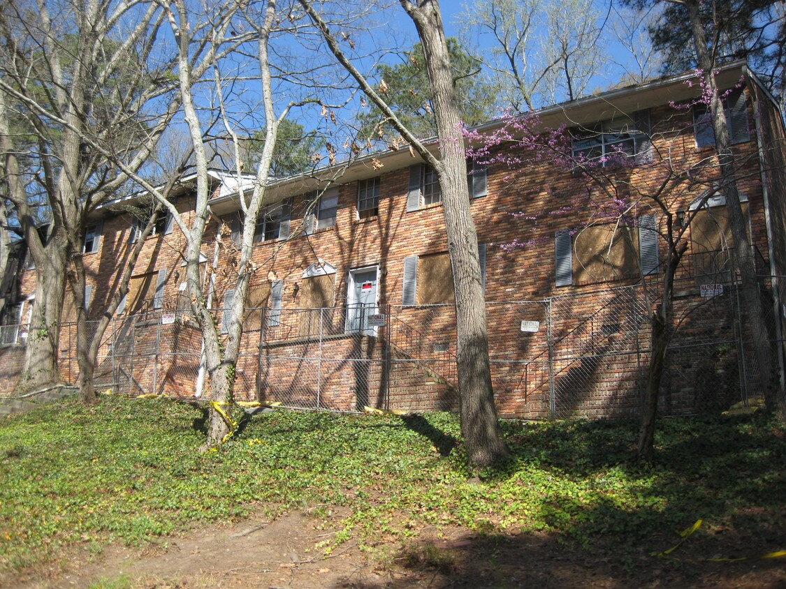 Primary Photo - 2451 Peachwood Cir NE