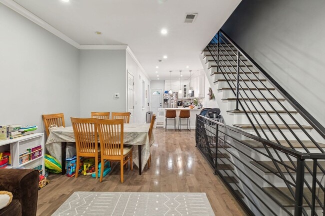 Building Photo - 5343 Delancey St