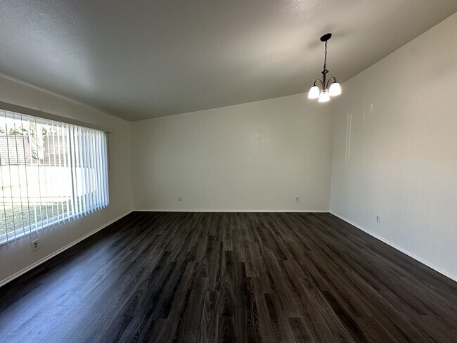 Foto del edificio - 2419 S Cucamonga Ave