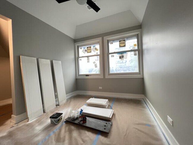 Building Photo - 1 bedroom in Chicago IL 60657