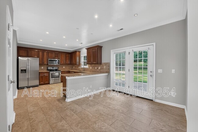 Building Photo - 17420 Baldwin Hall Dr
