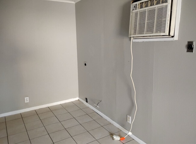 Building Photo - 301 E Arden Dr