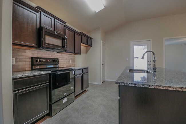 Foto del edificio - Fetching New Construction Available Soon