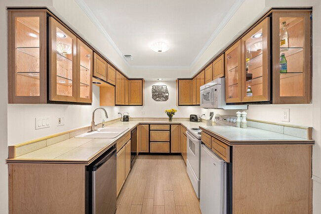 Building Photo - 5711 Sugar Hill Dr