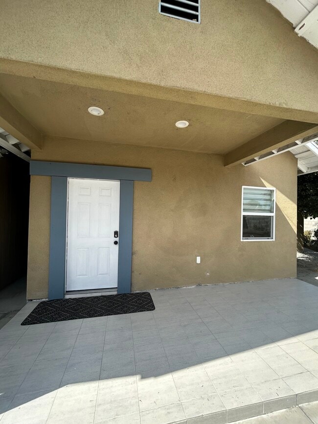 Building Photo - 8825 Orangewood Ave