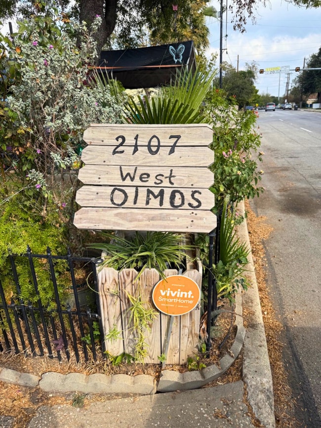 Photo - W. Olmos Apartment