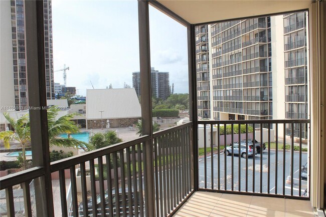 Foto del edificio - 20379 W Country Club Dr