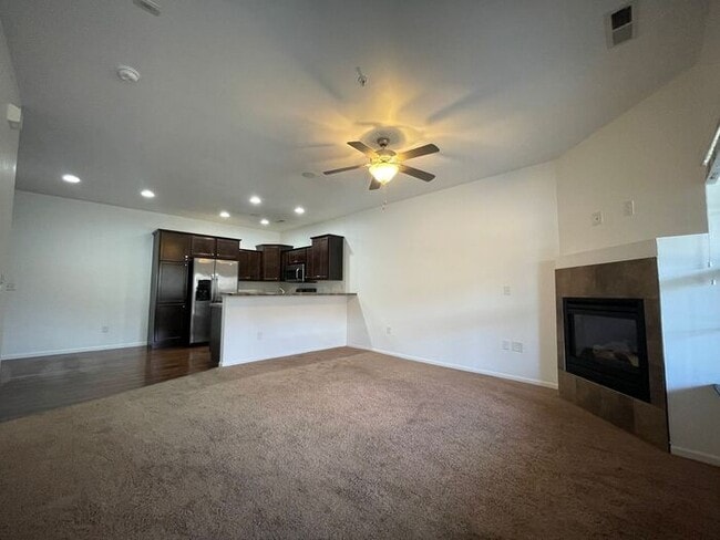 Foto del edificio - $2,100 | 3 Bedroom, 2.5 Bathroom Town Home | Pets Allowed | Available for August 1st Move-In!