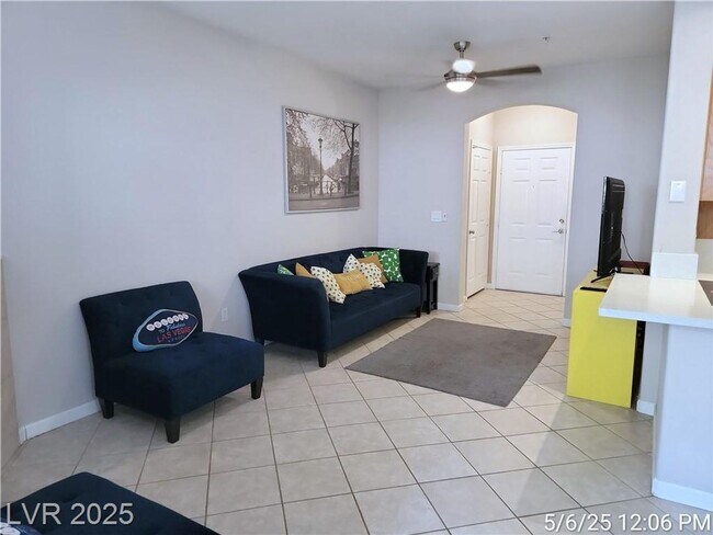 Foto del edificio - RESORT STYLE LIVING IN SOUTHWEST GATED COM...