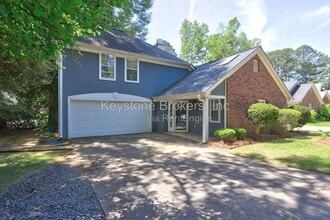 Building Photo - 100 S Fairfield Dr