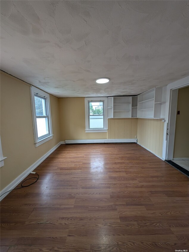 49 E John St, Hicksville, NY 11801 Room for Rent in Hicksville, NY