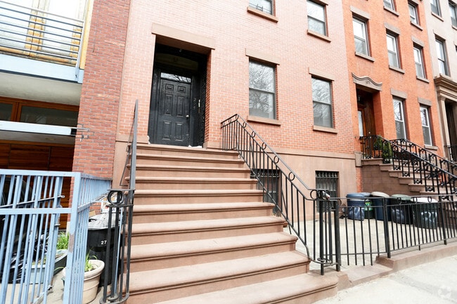 Building Photo - 275 Sackett St
