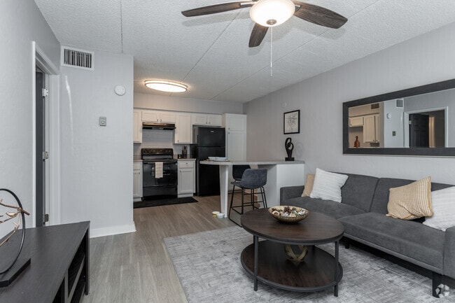 1BR, 1BA - 525 SF - Waters Edge